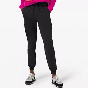 lululemon On The Fly Jogger Woven black size 2
